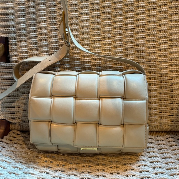 Bottega Veneta Padded Cassette in color Porridge - Picture 3 of 9